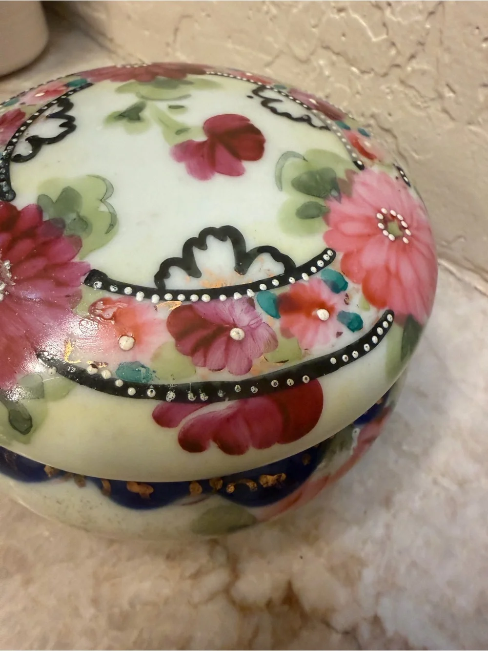 Vintage Antique porcelain handpainted moriage trinket box